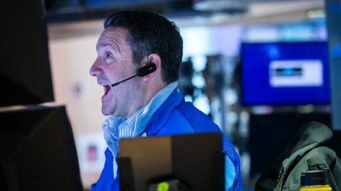 Неопытные инвесторы переоценивают свои способности на рынке, а опытные — недооценивают, считает основатель Ritholtz Wealth Management / Фото: X / NYSE