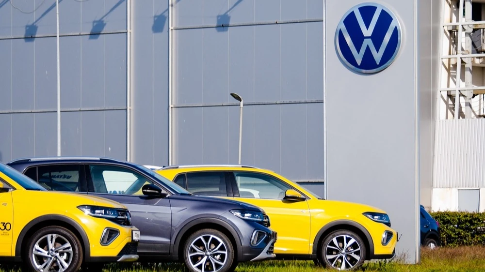 Volkswagen warned of risks to annual forecast due to chip shortages