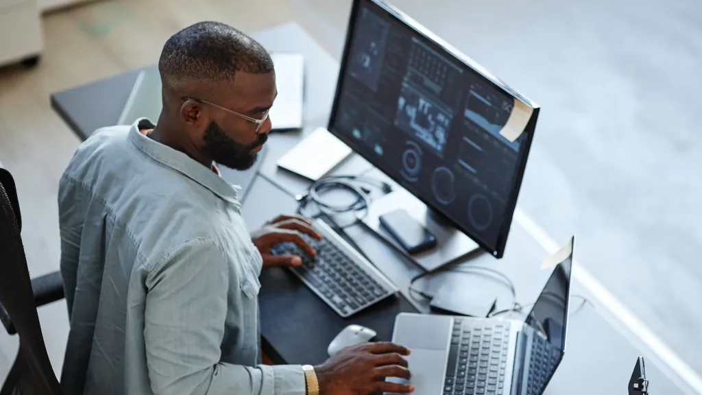 Googles Mid-cap partner grew 83% in 2025. Why the Motley Fool advises buying