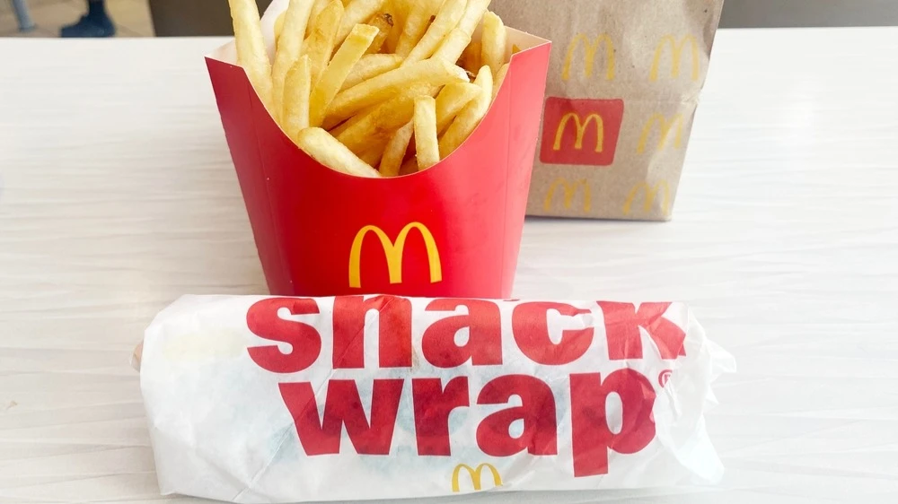 McDonald’s превзошел прогнозы по продажам благодаря ставке на недорогие блюда / Фото: Adam McCullough / Shutterstock.com