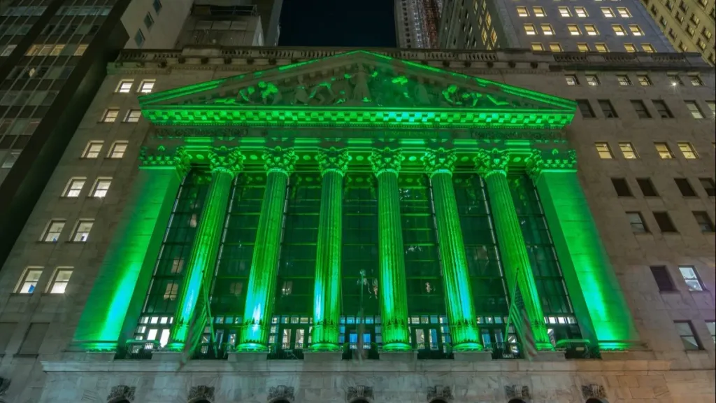 Investors return to AI stocks: the Nasdaq index posted its best one-day gain since Ma