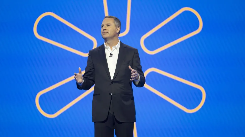 Гендиректор Walmart Даг Макмиллон уходит в отставку / Фото: Walmart