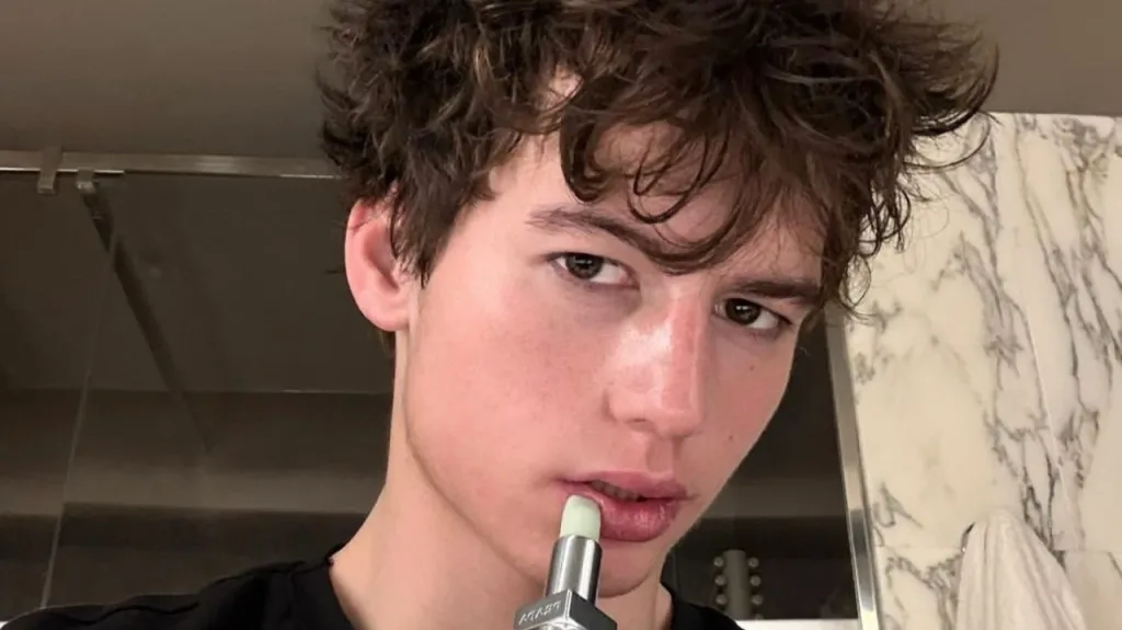 Бах Бюкен использует повседневный макияж в своих роликах, а его посты в соцсетях набирают миллионы просмотров. Фото: bachbuquen / Instagram