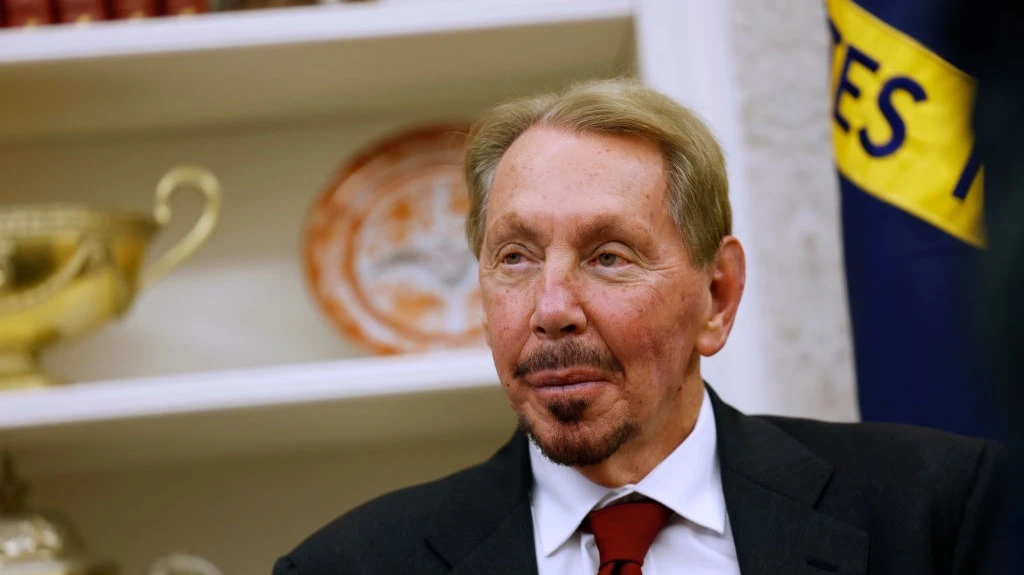 Сооснователь Oracle Ларри Эллисон заявил, что ИИ коренным образом меняет Oracle и всю компьютерную индустрию. По его мнению, «не все в полной мере осознают масштабы приближающегося цунами» / Фото: Anna Moneymaker/Getty Images