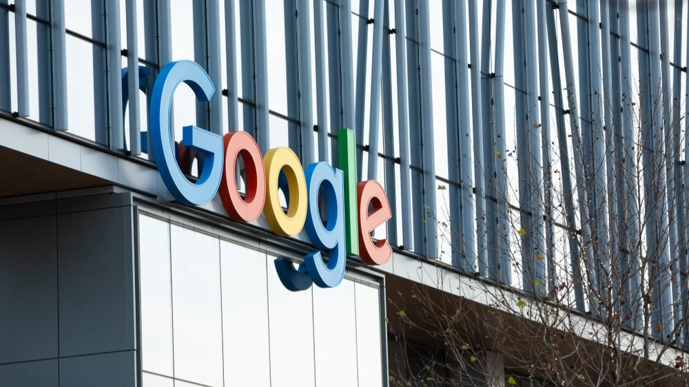 Google изначально разрабатывал свои процессоры для решения задач ИИ, в то время как ИИ-чипы Nvidia выросли из графических процессоров для видеоигр / Фото: Shutterstock.com