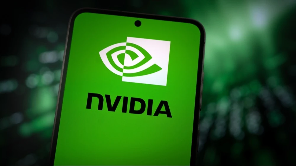 Чипмейкер Nvidia направил аналитикам Уолл-стрит закрытую записку, в которой опроверг критику инвестора Майкла Бьюрри, известного предсказанием кризиса 2008 года, а также обвинения в искажении отчетности. Фото: gguy/Shutterstock