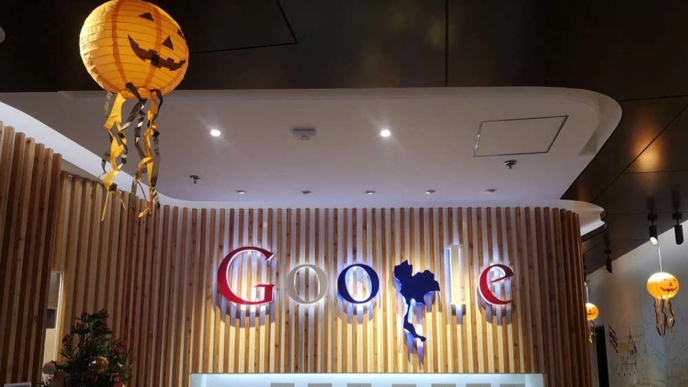 Акции Alphabet впервые в истории могут стать лидерами в «Великолепной семерке» по росту цены акций за год / Фото: Shutterstock.com