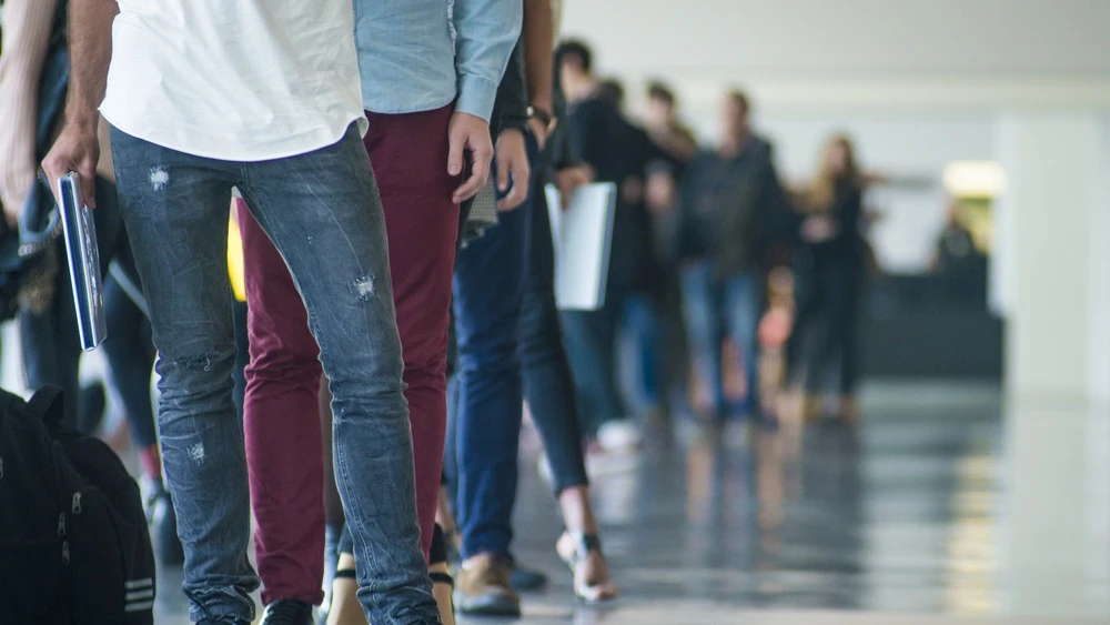 Число первичных заявок за пособием по безработице в США на прошлой неделе оказалось на 9 тыс. меньше, чем ожидали экономисты / Фото: Victoria Labadie/ Shutterstock.com