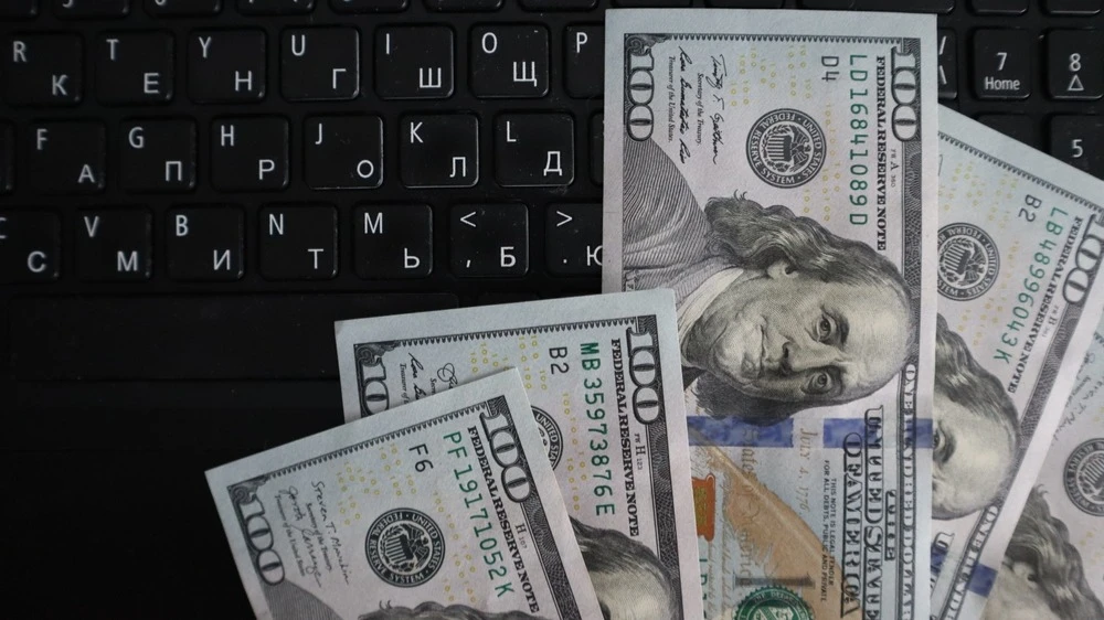 Доллар США на пути к худшей динамике с конца июля на фоне роста ожиданий скорого снижения ставки ФРС / Фото: v_marineris / Shutterstock.com