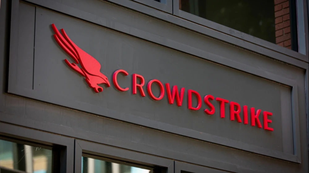 Ключевым источником привлечения новых клиентов CrowdStrike назвал свою платформу Falcon / Фото: bluestork/ Shutterstock.com