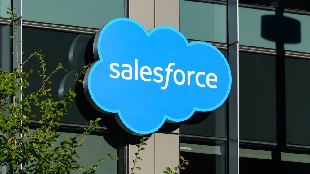 Salesforce stock is down nearly 30% YTD. Why do analysts believe in a reversal?