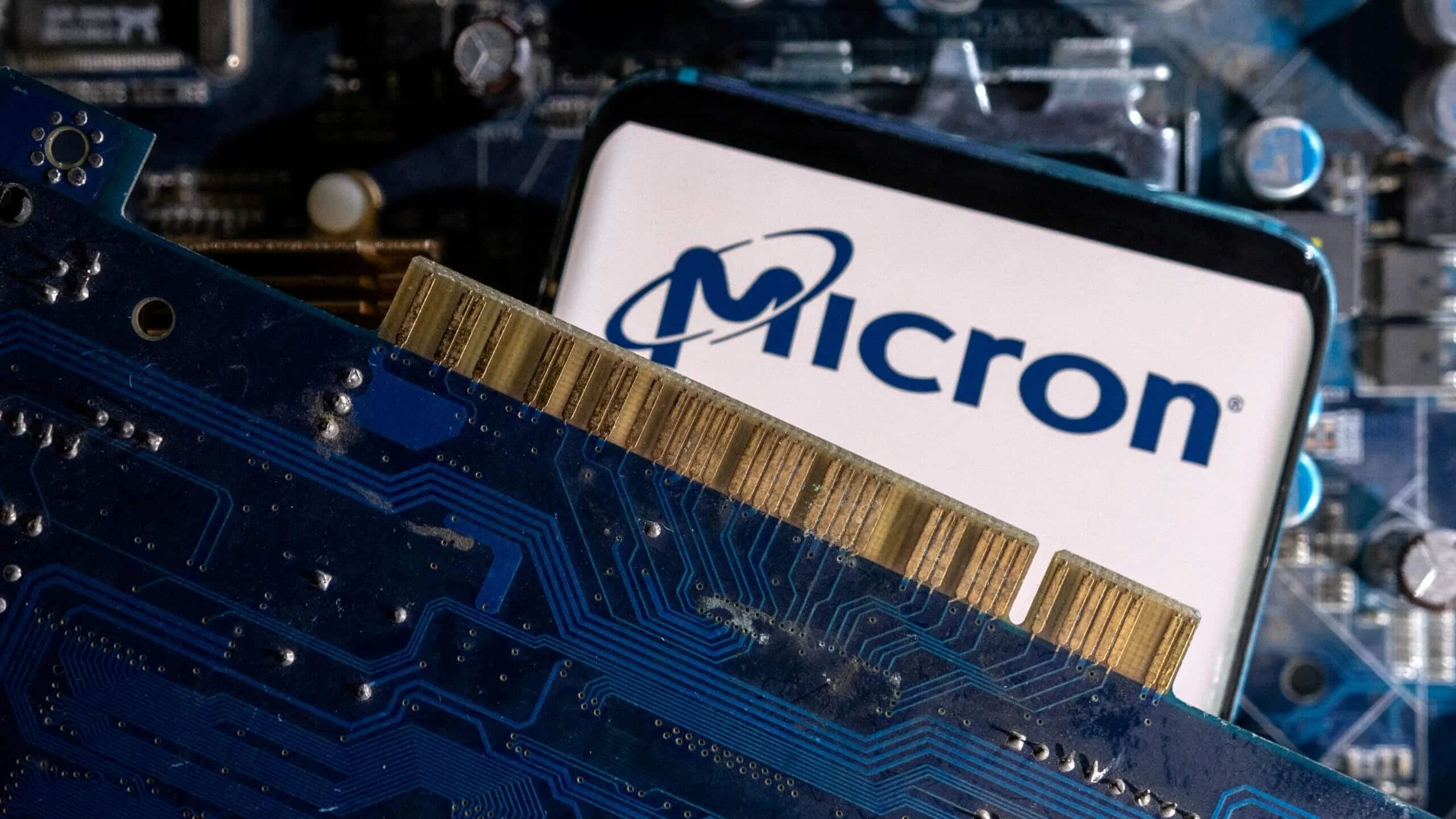 Micron ожидает квартальную выручку в размере $6,6 млрд, тогда как аналитики прогнозировали $6,02 млрд / Фото: Reuters/Dado Ruvic