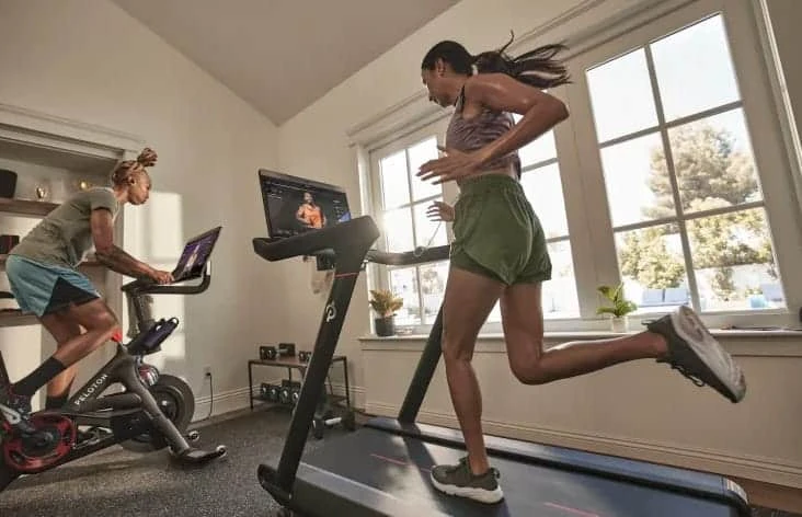 Peloton предлагает подписчикам видеотренировки с оборудованием и без него Фото: Peloton