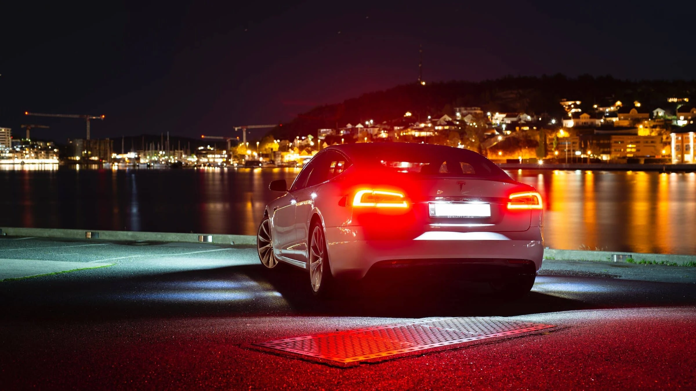 Отзыв всех проданных автомобилей Tesla в Китае повторяет аналогичное решение в США / Фото: Unsplash/Emil Dosen