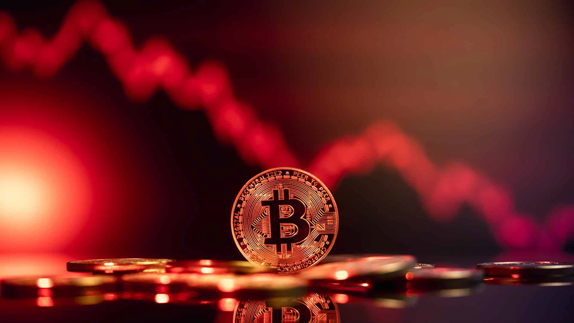 Биткоин упал после фейка о разрешении торговли акциями биткоин-ETF / shutterstock