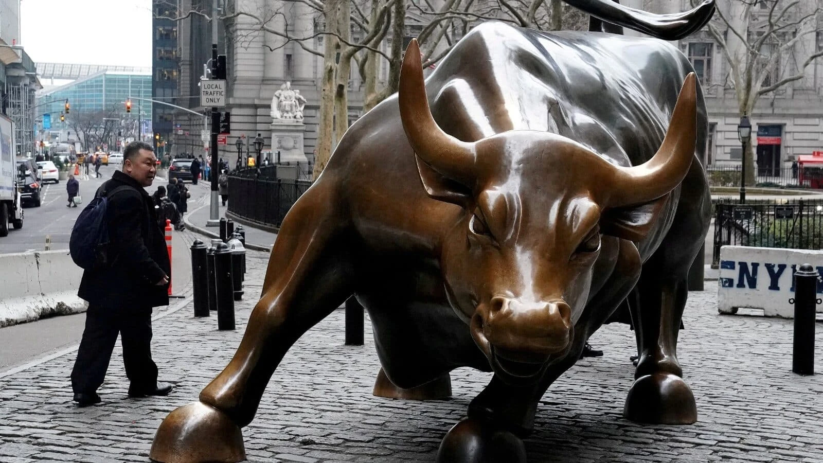 Статуя быка на Уолл-стрит в Нью-Йорке / Фото: reuters