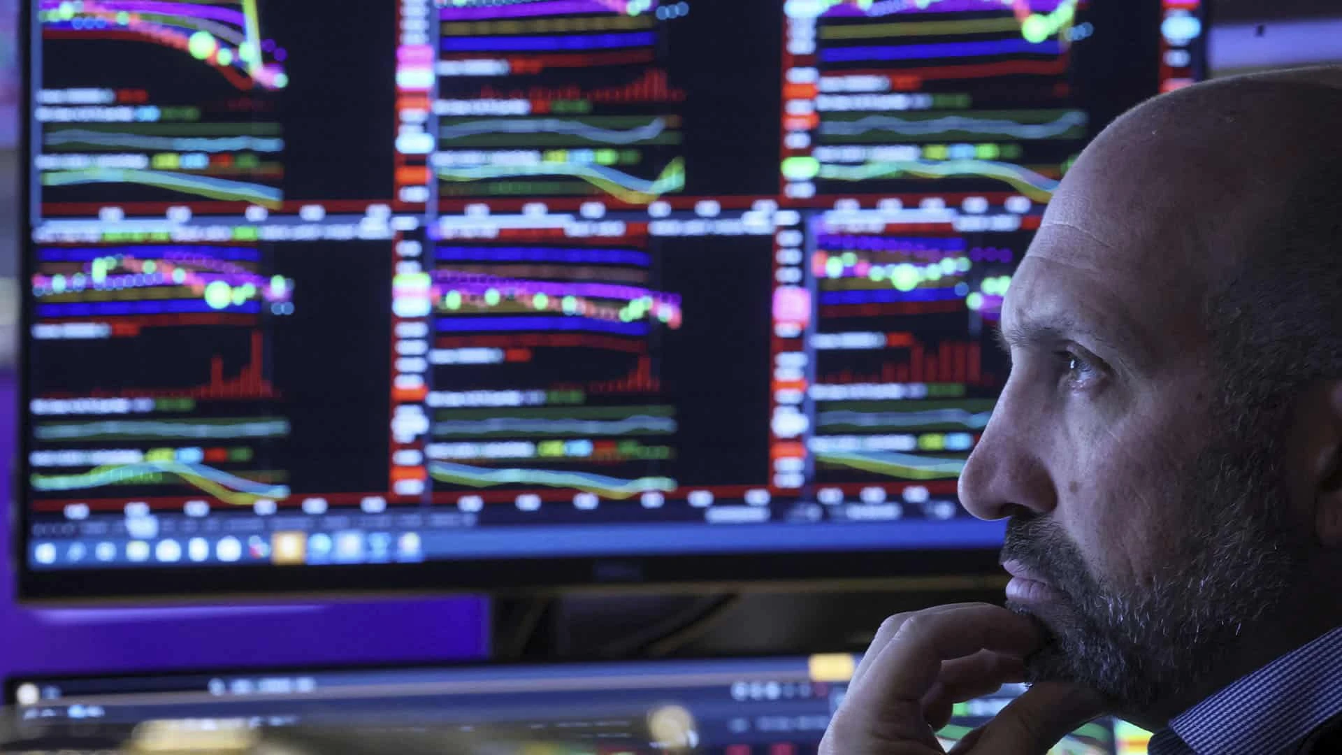 Трейдер в торговом зале Нью-Йоркской фондовой биржи / Фото: reuters