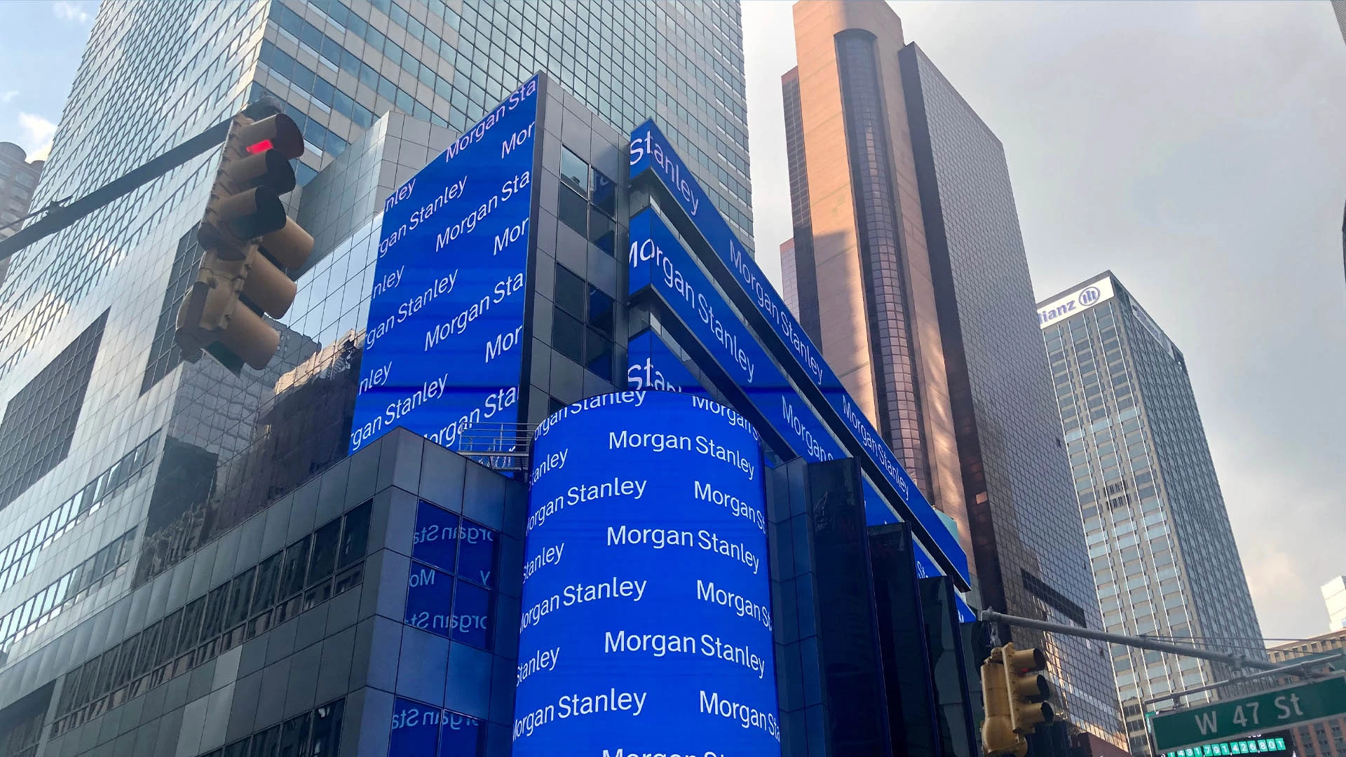Реклама Morgan Stanly рядом с площадью Таймс-сквер в Манхеттене / Фото: shutterstock