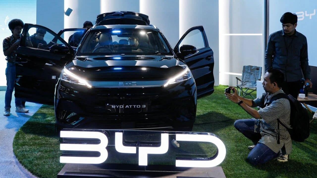 BYD - единственная среди топ-5 продавцов автомобилей в Китае увеличила свою рыночную долю в 2023 году / Фото: Reuters/Willy Kurniawan