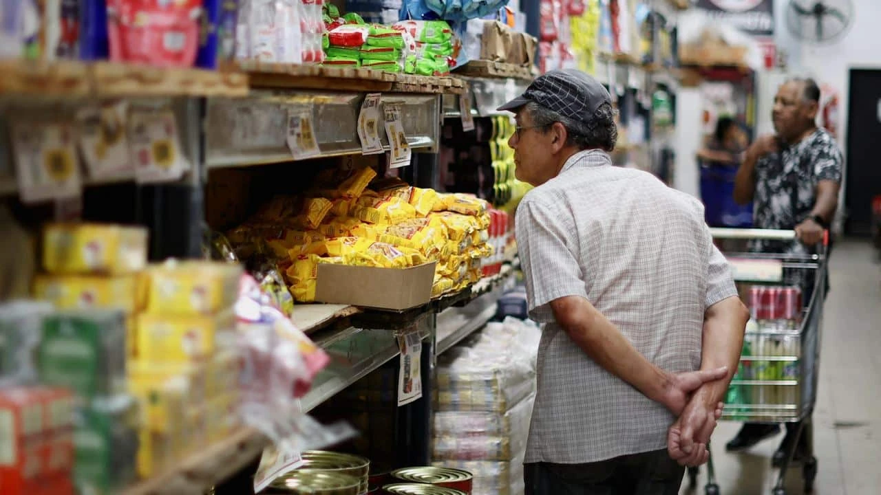 Рост потребительских расходов в США замедлился до минимума почти за три года