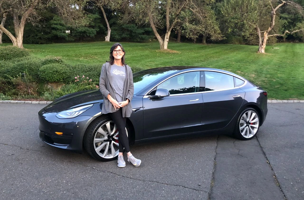 Кэти Вуд верит в рост акций Tesla до $2 000 Фото: X / CathieDWood