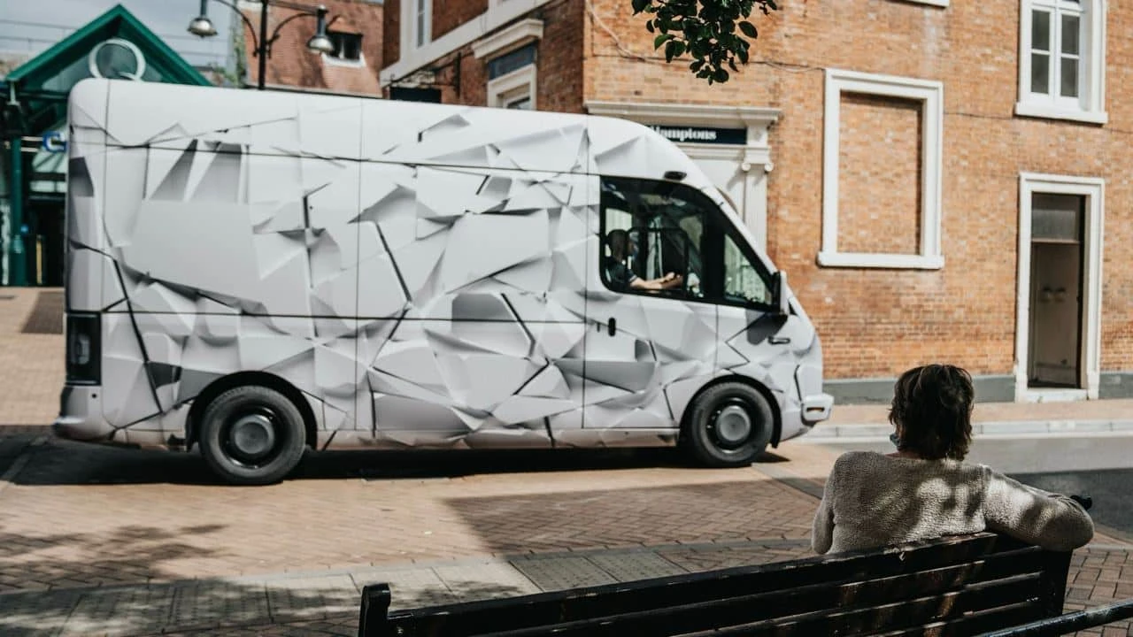 Электрогрузовики Arrival пока не добрались до массового производства / Фото: X/Arrival