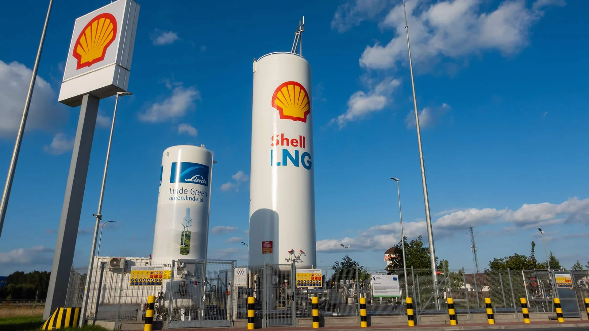 Рентабельность продажи СПГ позволили Shell компенсировать падение цен на нефть / Фото: Reuters