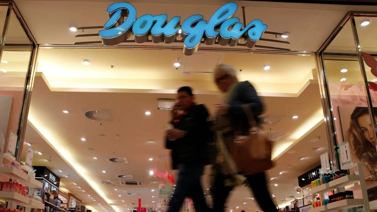 Douglas может продать акции на €1 млрд в ходе IPO во Франкфурте / Reuters /Fabrizio Bensch