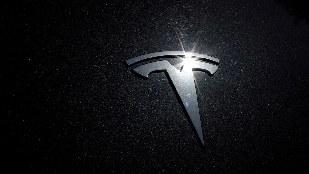 Проблемы, связанные с Илоном Маском, представляют угрозу развитию Tesla и ее возвращению к обеспечению доходности инвесторам, считает Daiwa Capital Markets  Фото: Reuters/Lucy Nicholson