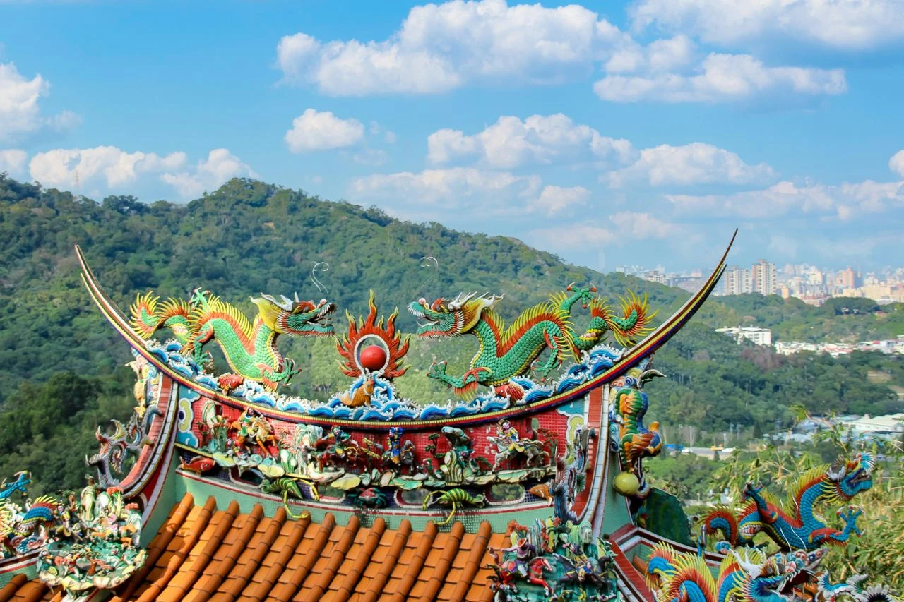 Индекс Shanghai Composite показал лучший рост с марта 2022 года после объявления о стимулирующих мерах для фондового рынка Китая (фото Ricky LK / Unsplash)