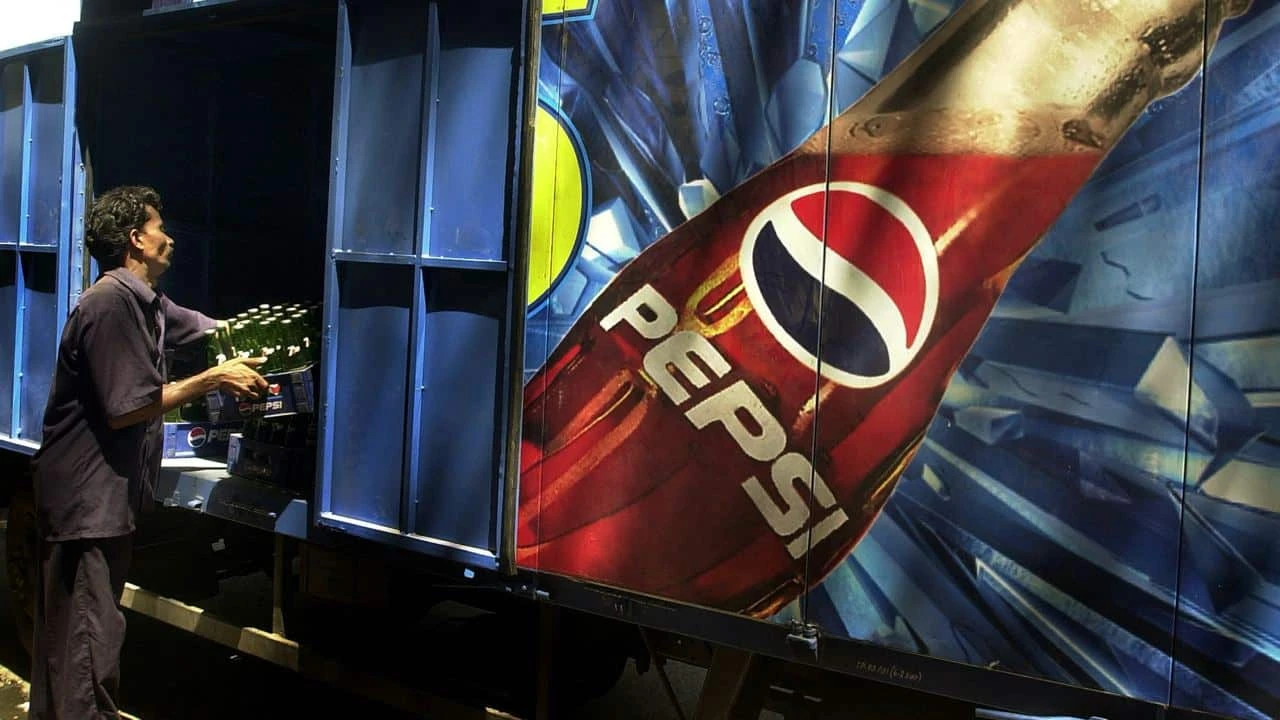 PepsiCo два года защищала свою прибыль, повышая цены, что обернулось снижением выручки / Фото: Reuters/Punit Paranjpe