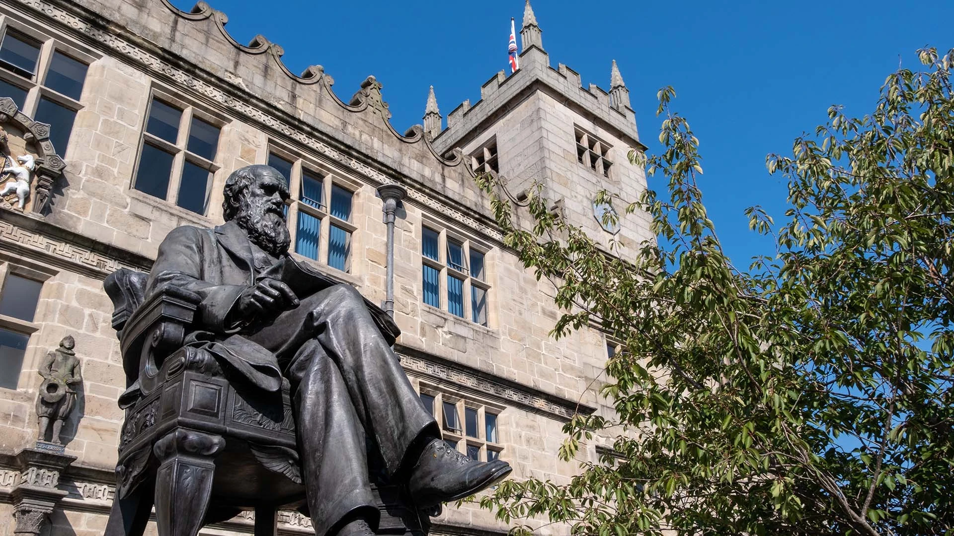 Памятник Чарльзу Дарвину в Шрусбери, Великобритания / Фото: shutterstock