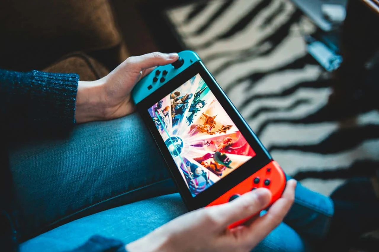 Nintendo объявила о переносе начала продаж нового поколения приставки Switch (Фото Erik Mclean / Unsplash)