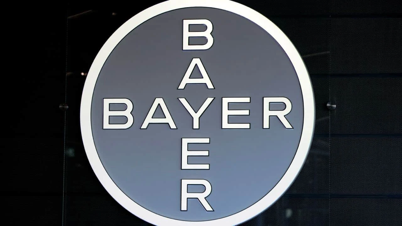 Bayer будет три года платить акционерам только «обязательный по закону минимум» Reuters/Wolfgang Rattay