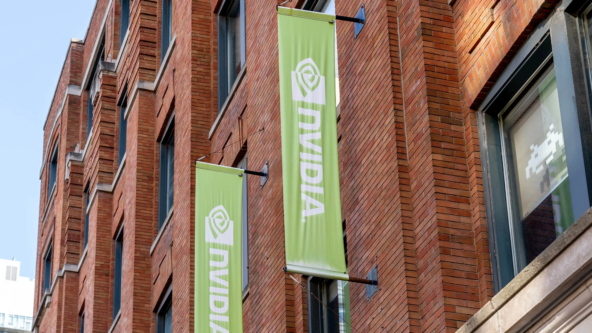 Тема AI и чипов остается в центре внимания после отчета Nvidia (фото Shutterstock)