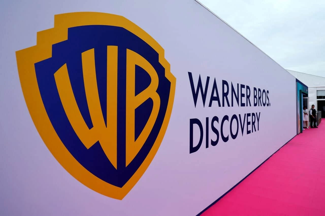 Акции Warner Bros. Discovery упали после отчета об убытках / Фото: REUTERS/Eric Gaillard