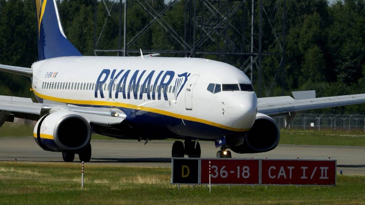 Акции лоукостера Ryanair входят в число самых предпочитаемых среди аналитиков, утверждает Bloomberg / Фото: Reuters/Ints Kalnins