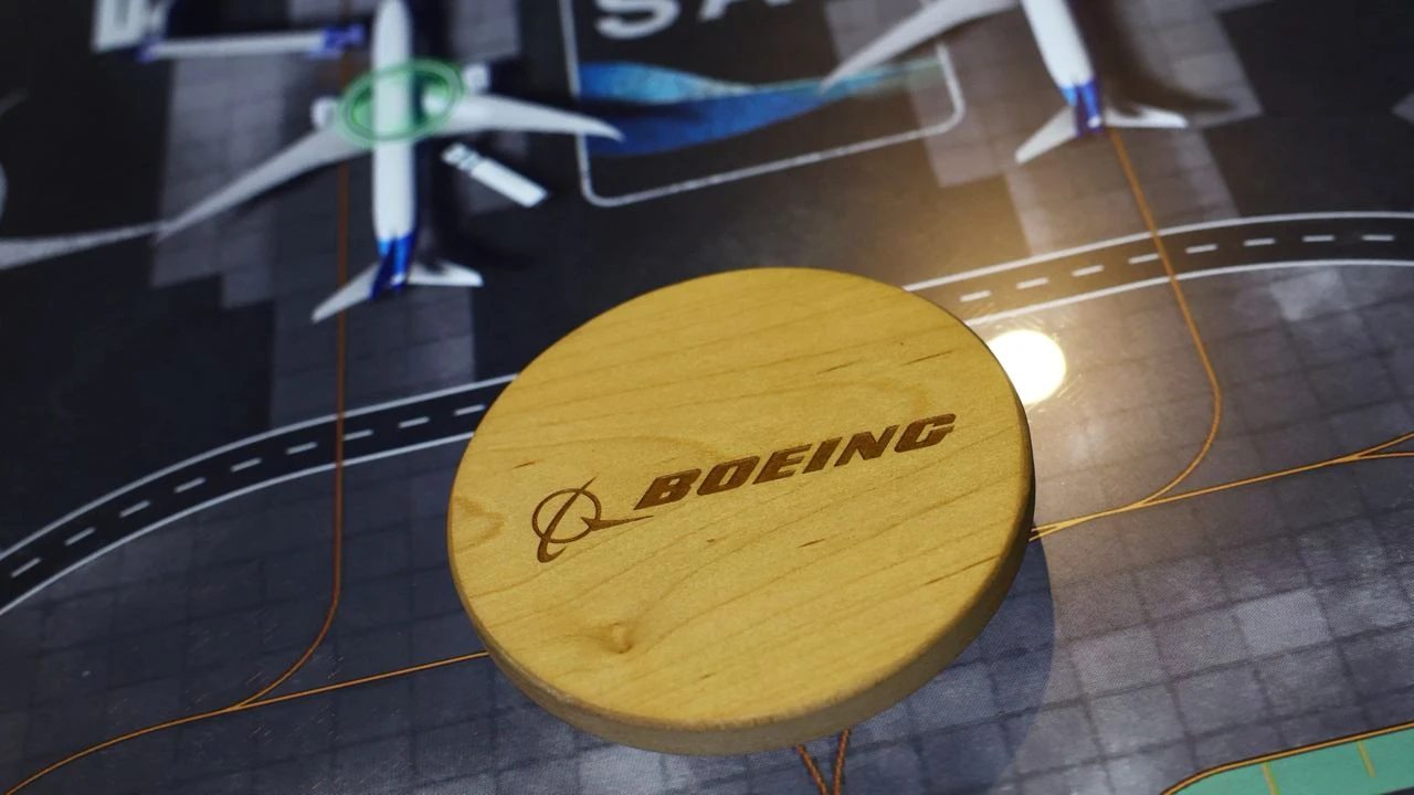 Отчет регулятора стал новым свидетельством проблем Boeing с безопасностью, считает Bloomberg / Фото: Reuters/Edgar Su