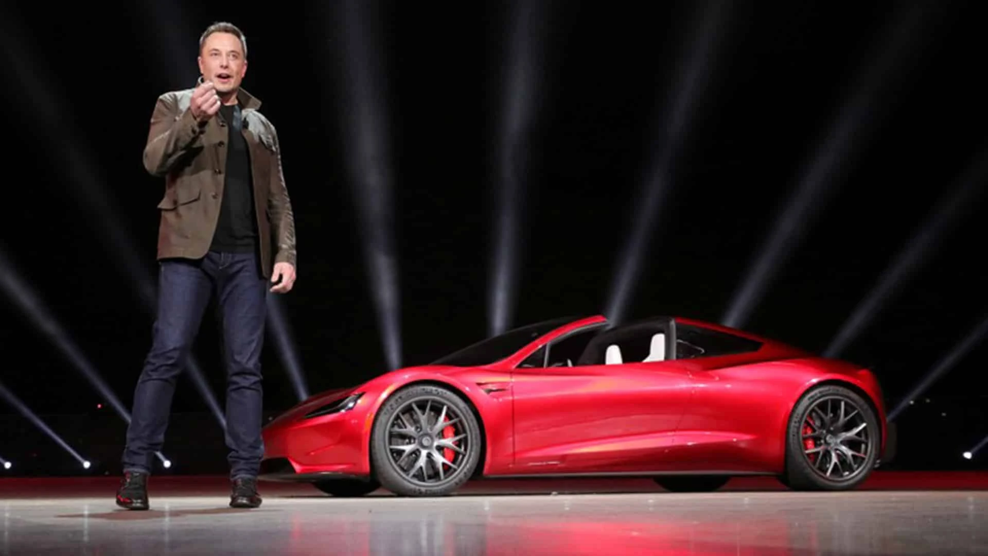 Глава Tesla Илон Маск представляет Roadster 2 в Калифорнии 16 ноября 2017 года / Фото: Reuters