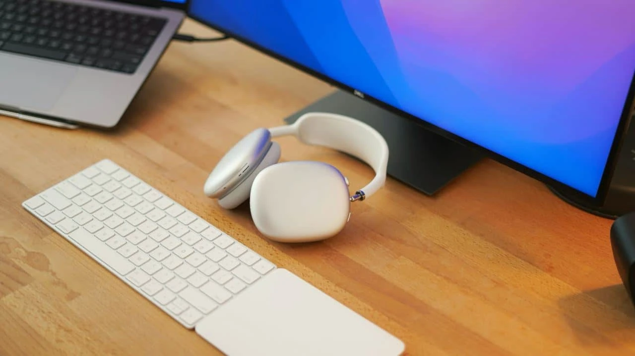 ЕС обвинил Apple в ограничении конкуренции на рынке музыкальных стримингов / Фото: Unsplash/Luke Thorn