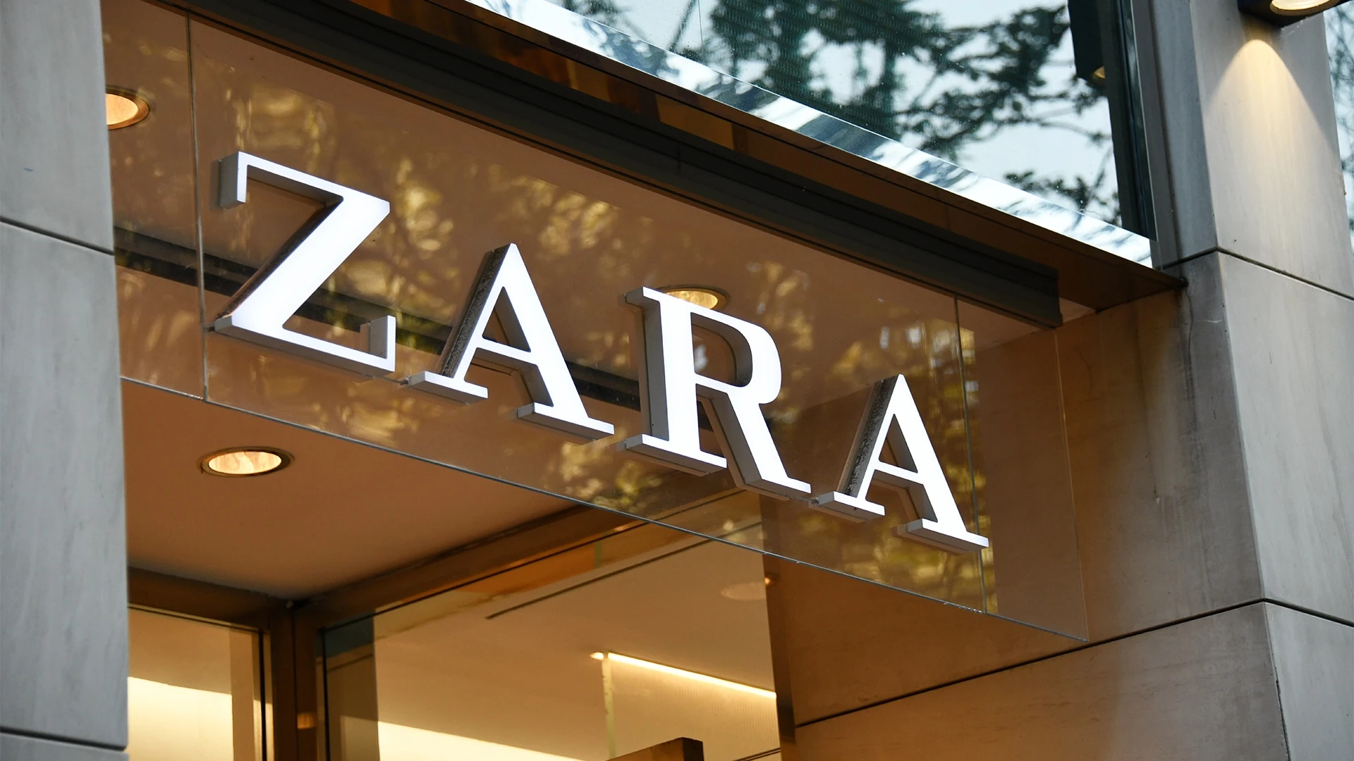 Инвесторы хотят знать всю цепочку производственных поставок Zara, чтобы избежать потенциальных рисков / фото: shutterstock