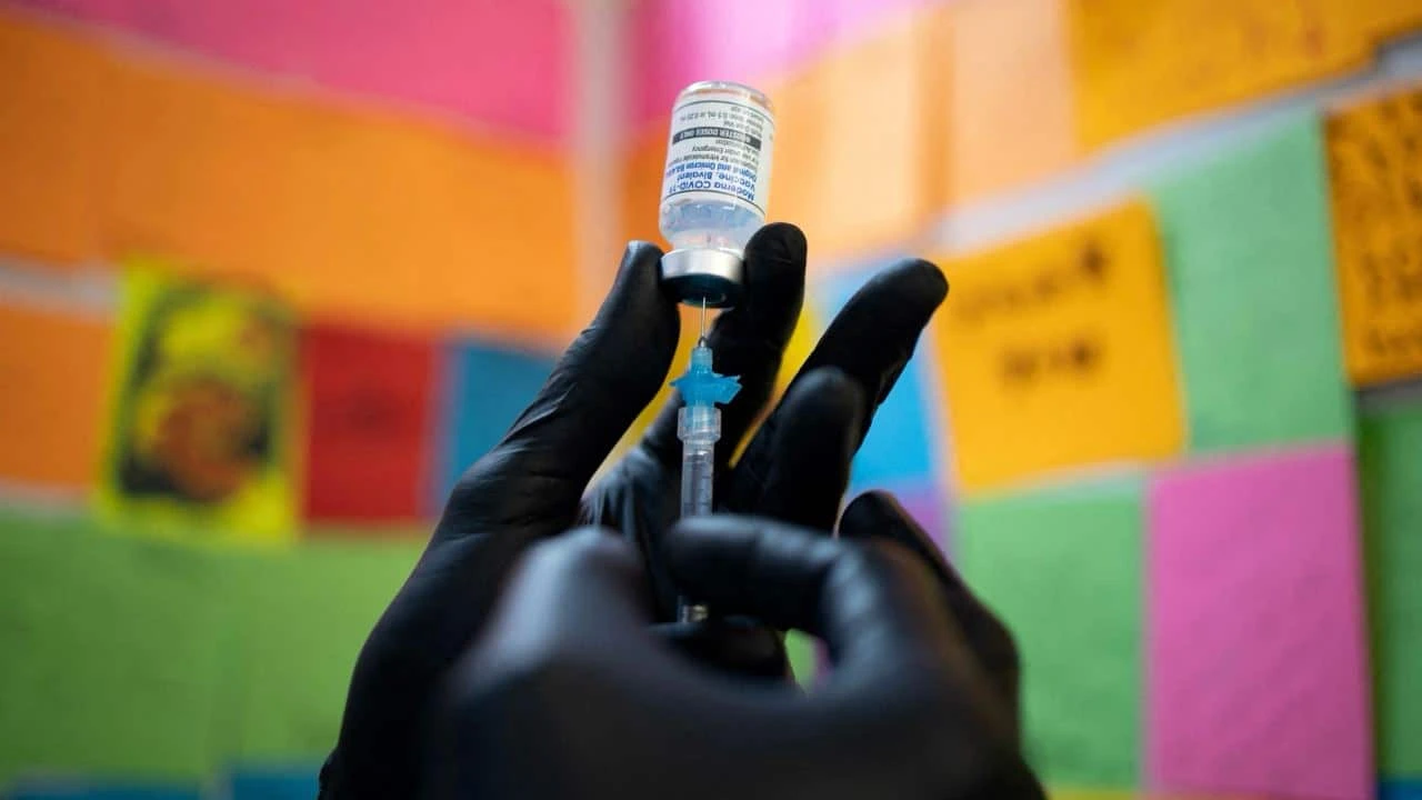 Moderna и BioNTech создали инновационные вакцины от COVID-19 и теперь ищут способы расширить применение своих технологий / Фото: Reuters/Hannah Beier