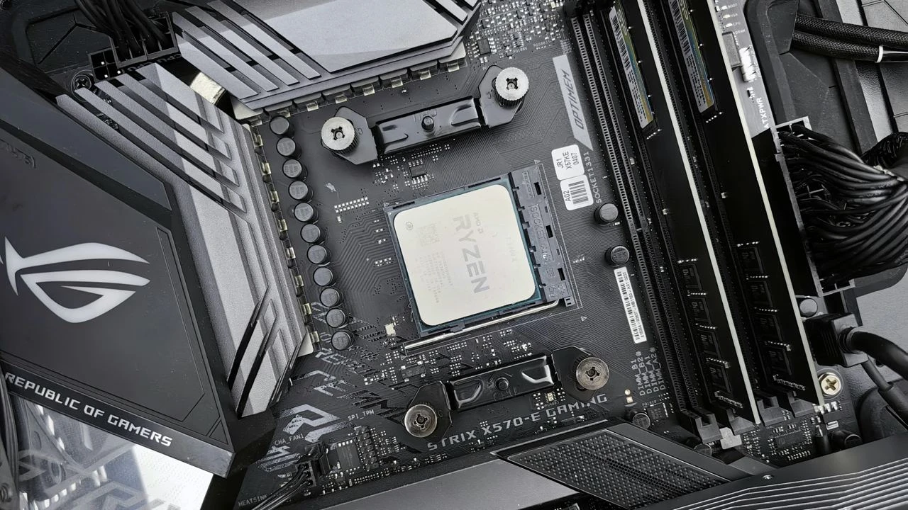 Акции AMD подорожали почти наравне с Nvidia, но аналитики сомневаются в дальнейших перспективах / Фото: Unsplash/Andrey Matveev