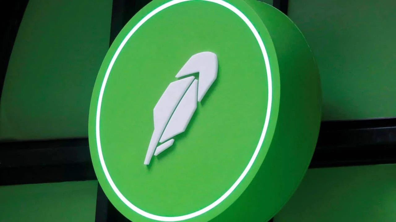 Объем торгов на платформе Robinhood может вырасти в девять раз за два года, считает Bernstein / Фото: Reuters/Andrew Kelly