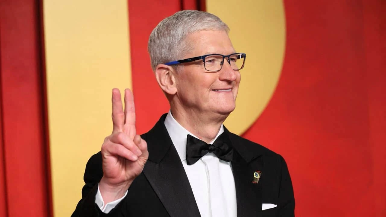 Комментарий гендиректора Apple Тима Кука стал поводом для иска акционеров с обвинением в обмане / Фото: Reuters/Danny Moloshok