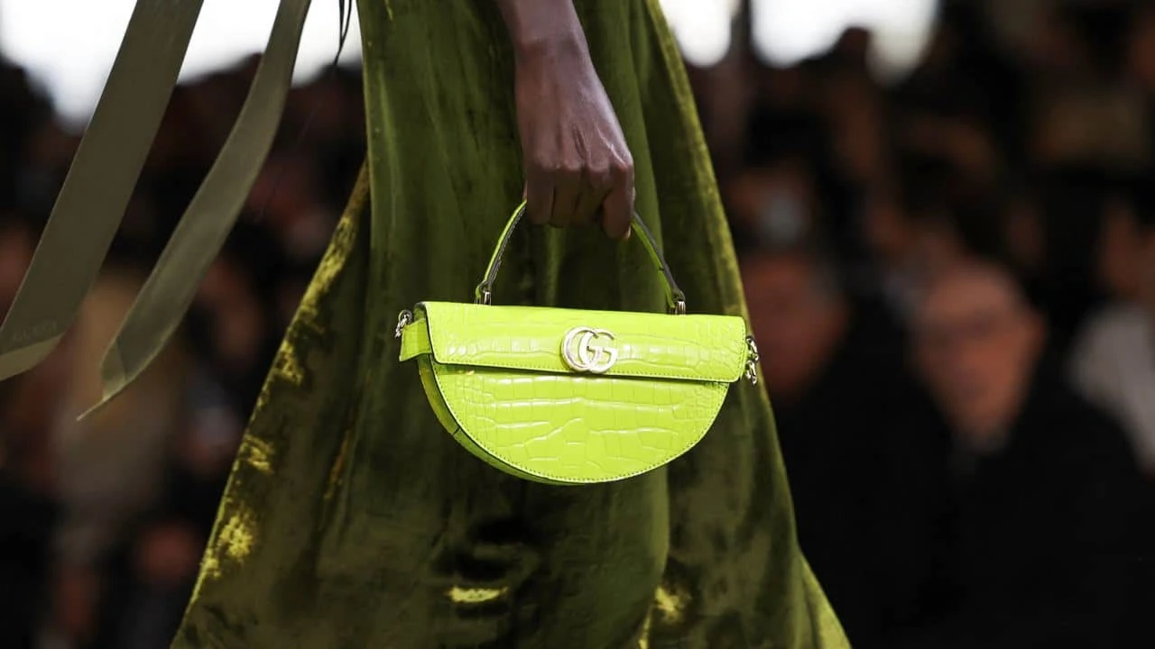 Владелец Gucci ожидает падения продаж в I квартале на 20% / Reuters/Claudia Greco