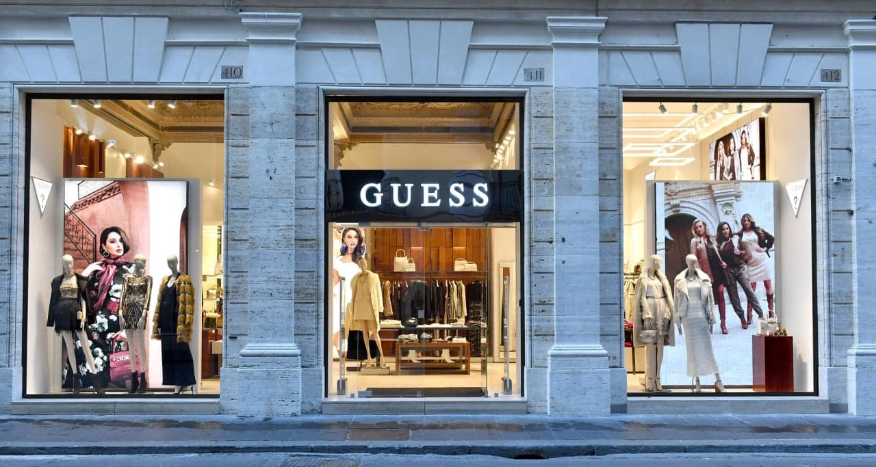 Guess? Inc. выплатит в мае специальные дивиденды в размере $2,25 по обыкновенным акциям / Фото: Facebook/Guess