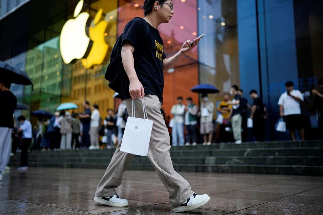 Apple ведет переговоры об использовании ИИ Baidu в iPhone на китайском рынке / Фото: Reuters