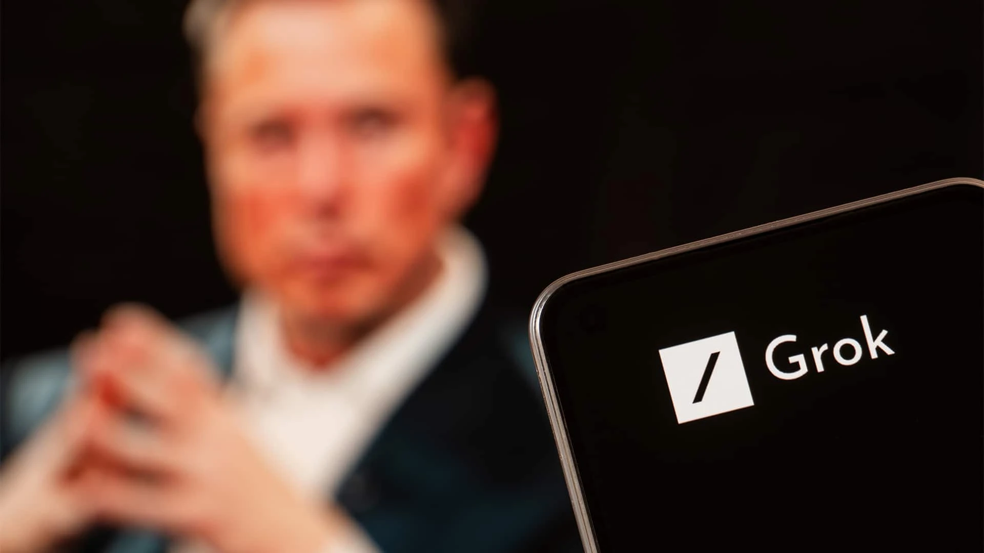 Неполлиткорректный чат-бот Grok на этой неделе станет доступен всем премиум-подписчикам X / Фото: Shutterstock