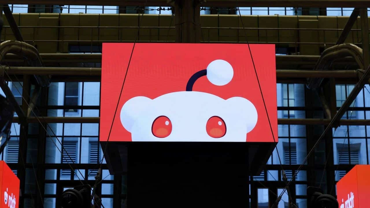 Hedgeye назвала акции Reddit привлекательными для шортистов / Фото: Reuters/Brendan McDermid